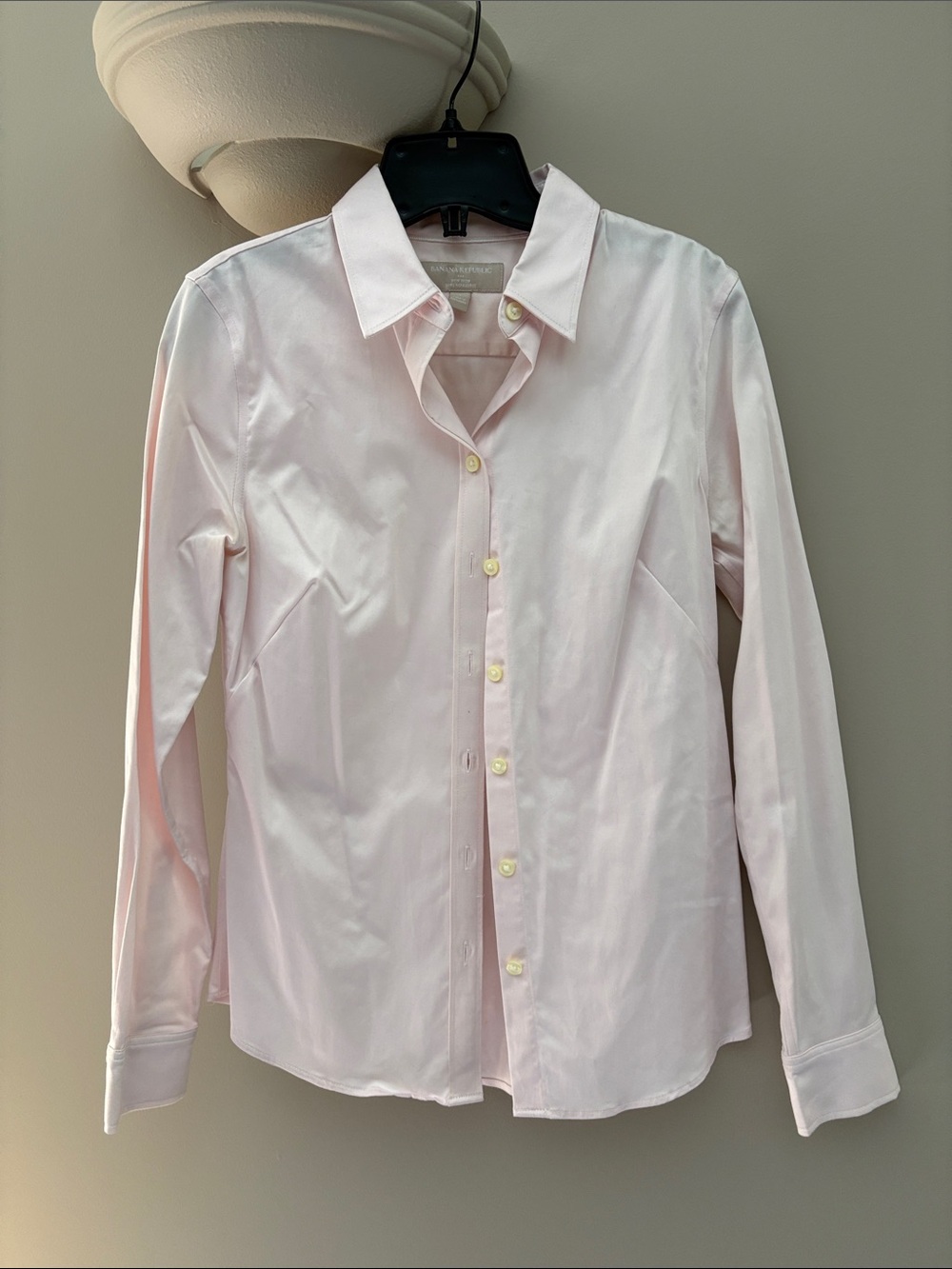 Banana Republic Women's Light Pink Button-Down Shirt